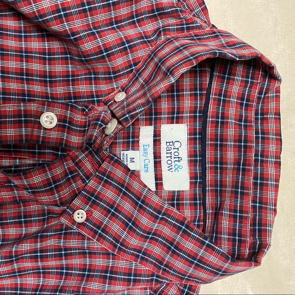 GUC men’s button down medium